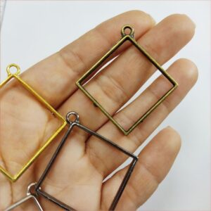 Yan Kare Büyük Reçine Metal Kolye Ucu Renk Seçmeli